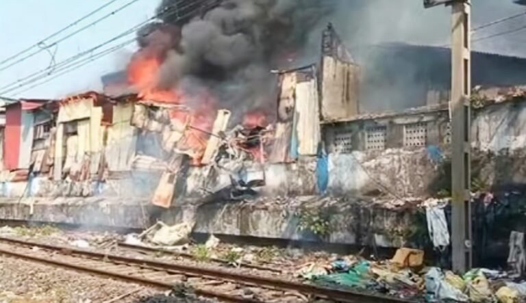 🔥 Mumbai: Major Fire Erupts in Dharavi; Train Services Between Mahim & Bandra Halted