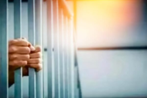 Mumbai Businessman Duped of ₹33.5 Lakh on Promise of Medical Seat; Separate ₹70 Lakh Gold Fraud Reported in Thane