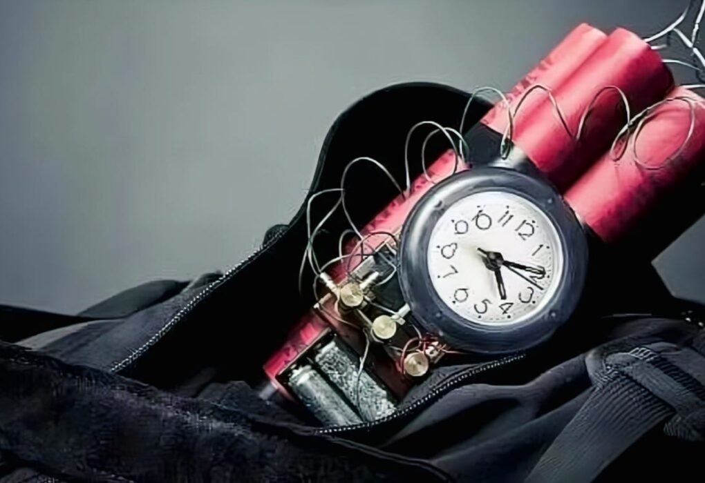 Mumbai Schools Hit by Bomb Threats: Billabong High Santacruz Evacuated, Police Launch Massive Search Operation