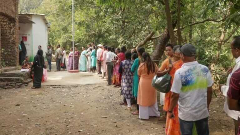 नगर निकाय चुनाव: महाराष्ट्र में मुंबई को छोड़कर मतदाताओं को डालने होंगे कई वोट