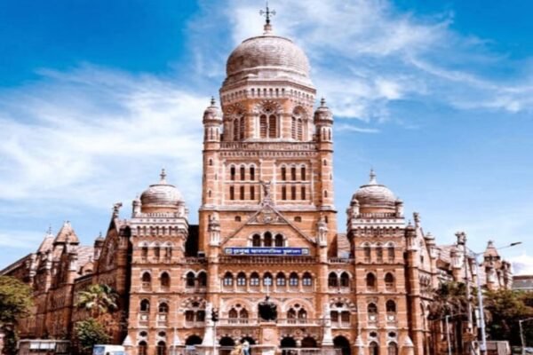 औपनिवेशिक अभिजात वर्ग से जनप्रतिनिधियों तक: मुंबई के नगरसेवकों का विकास