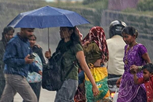 🌧️ Mumbai to Witness Rare March Showers After Heatwave, IMD Predicts Sudden Weather Shift