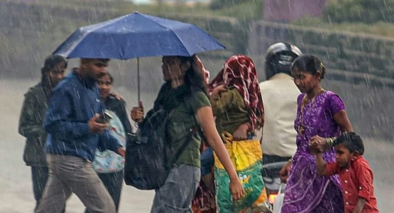 🌧️ Mumbai to Witness Rare March Showers After Heatwave, IMD Predicts Sudden Weather Shift
