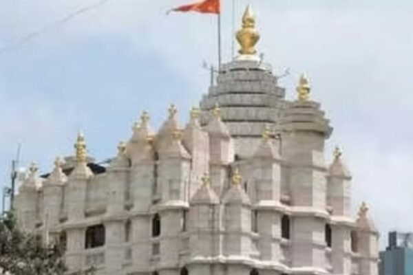 🚨 Temple Trust Shocked: Worker Arrested for Stealing from Donation Boxes at Siddhivinayak Temple