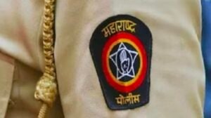 नालासोपारा में बेकाबू भीड़ का पुलिस पर हमला: मिर्च पाउडर फेंककर की मारपीट, दो जवान घायल
