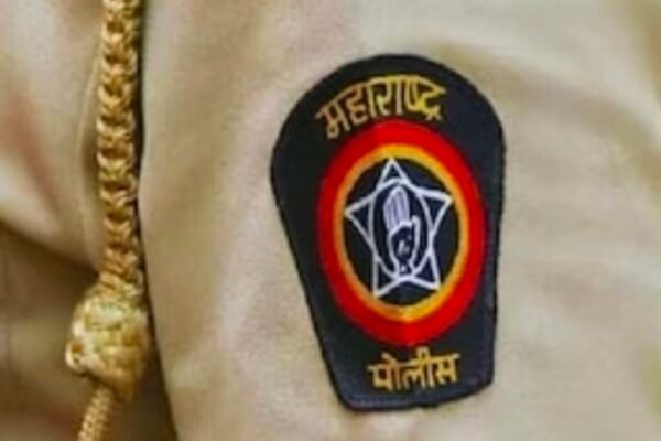 नालासोपारा में बेकाबू भीड़ का पुलिस पर हमला: मिर्च पाउडर फेंककर की मारपीट, दो जवान घायल