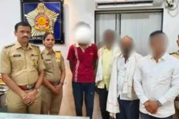मुंबई फुटपाथ पर भीख मांग रहा युवक निकला मेडिकल स्टूडेंट, पुलिस ने परिवार से मिलाया