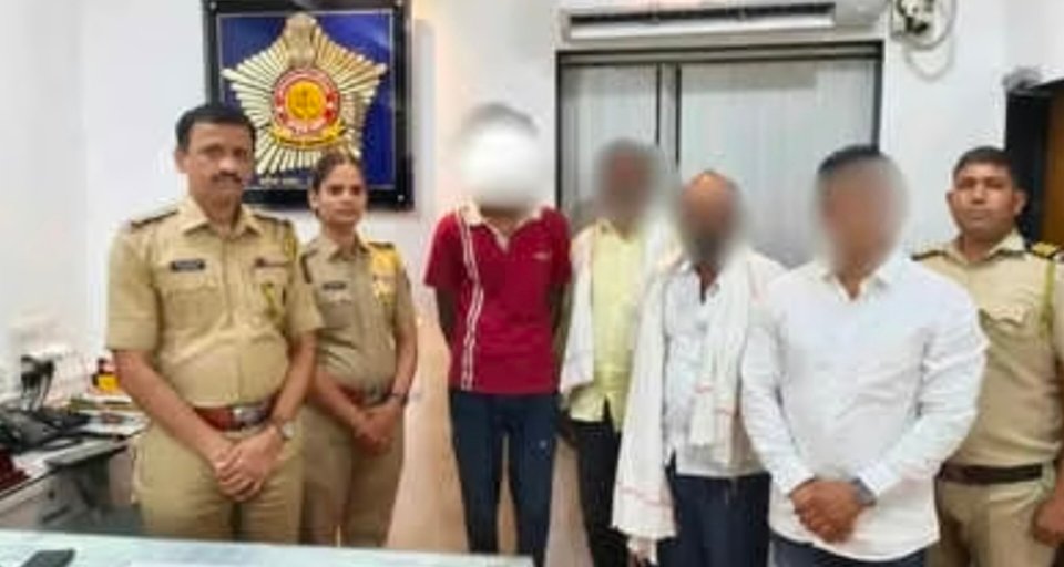 मुंबई फुटपाथ पर भीख मांग रहा युवक निकला मेडिकल स्टूडेंट, पुलिस ने परिवार से मिलाया