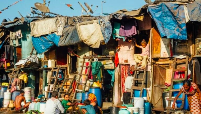 स्लम-फ्री मुंबई पर बड़ा सवाल: Bombay High Court की सख्त टिप्पणी, 55 साल पुराने कानून का ऑडिट अनिवार्य