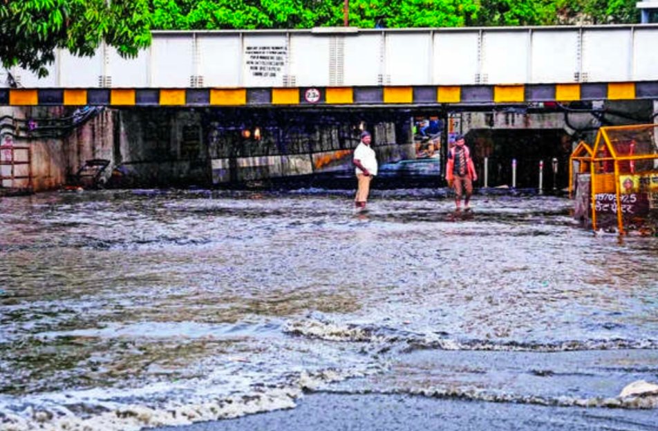 📰 मुंबई में 30 मिनट की बारिश ने खोली सिस्टम की पोल: अंधेरी सबवे फिर डूबा, ट्रैफिक ठप