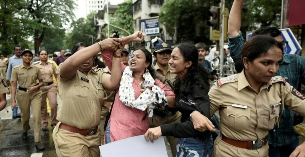 मुंबई में CJP समर्थन प्रदर्शन पर पुलिस की कार्रवाई: 50 से अधिक लोगों के खिलाफ FIR दर्ज