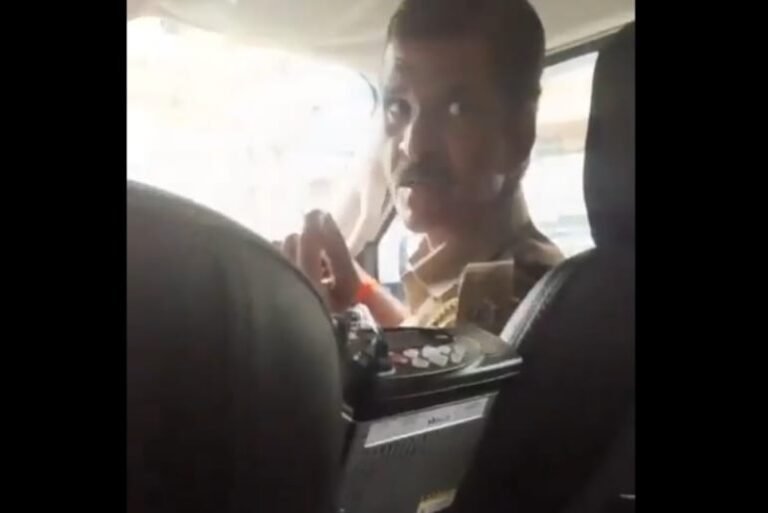 मुंबई में विवाद: प्रदर्शनकारियों को फर्जी ड्रग केस में फंसाने की धमकी देने वाला पुलिसकर्मी निलंबित