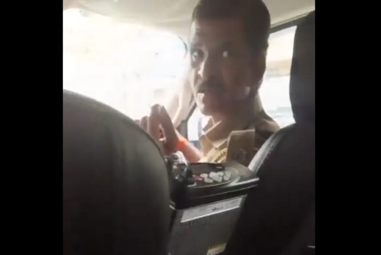 मुंबई में विवाद: प्रदर्शनकारियों को फर्जी ड्रग केस में फंसाने की धमकी देने वाला पुलिसकर्मी निलंबित