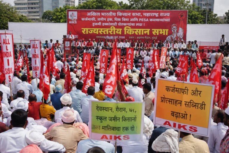 मुंबई में किसानों का विशाल प्रदर्शन: आजाद मैदान में गूंजे हक के स्वर, मंत्रियों से हुई अहम बैठक