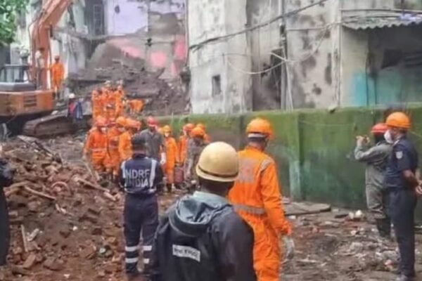 भिवंडी में बड़ा हादसा: मरम्मत के दौरान इमारत ढही, 9 की मौत, कई लोग मलबे में दबे होने की आशंका