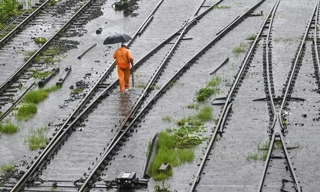 मुंबई को बारिश से मिली थोड़ी राहत, ऑरेंज अलर्ट जारी, स्कूल-कॉलेज बंद