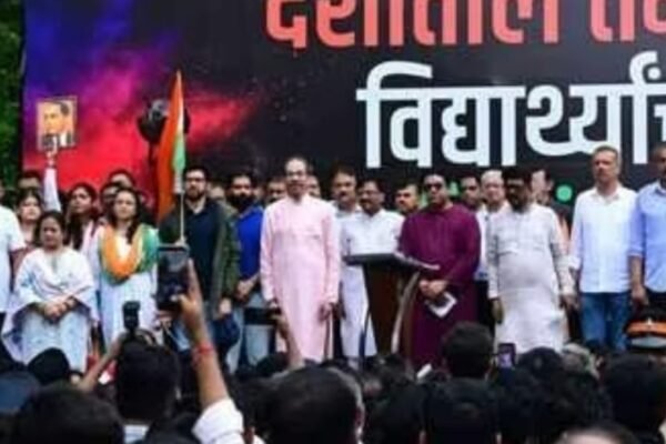 धर्मेंद्र प्रधान के इस्तीफे के बाद शिवाजी पार्क में जुटा युवा सैलाब, उद्धव ठाकरे बोले—“यह बड़ी लड़ाई की शुरुआत”