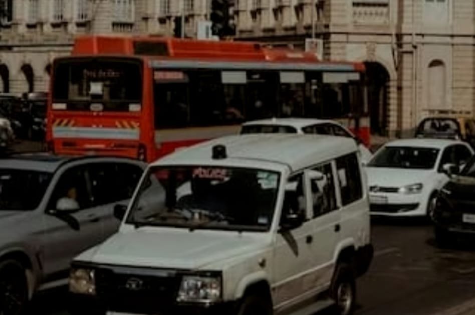 मुंबई के नेवी नगर में नौसेना के जवान समेत परिवार के चार लोगों की मौत, पुलिस को हत्या-आत्महत्या की आशंका