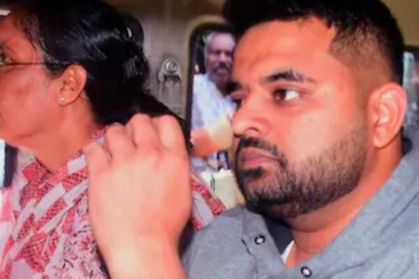 जेल में बंद पूर्व सांसद प्रज्वल रेवन्ना के फोन से मिले दर्जनों अश्लील वीडियो, पेन ड्राइव में वेब सीरीज भी बरामद