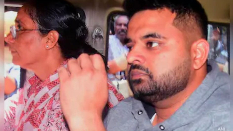 जेल में बंद पूर्व सांसद प्रज्वल रेवन्ना के फोन से मिले दर्जनों अश्लील वीडियो, पेन ड्राइव में वेब सीरीज भी बरामद