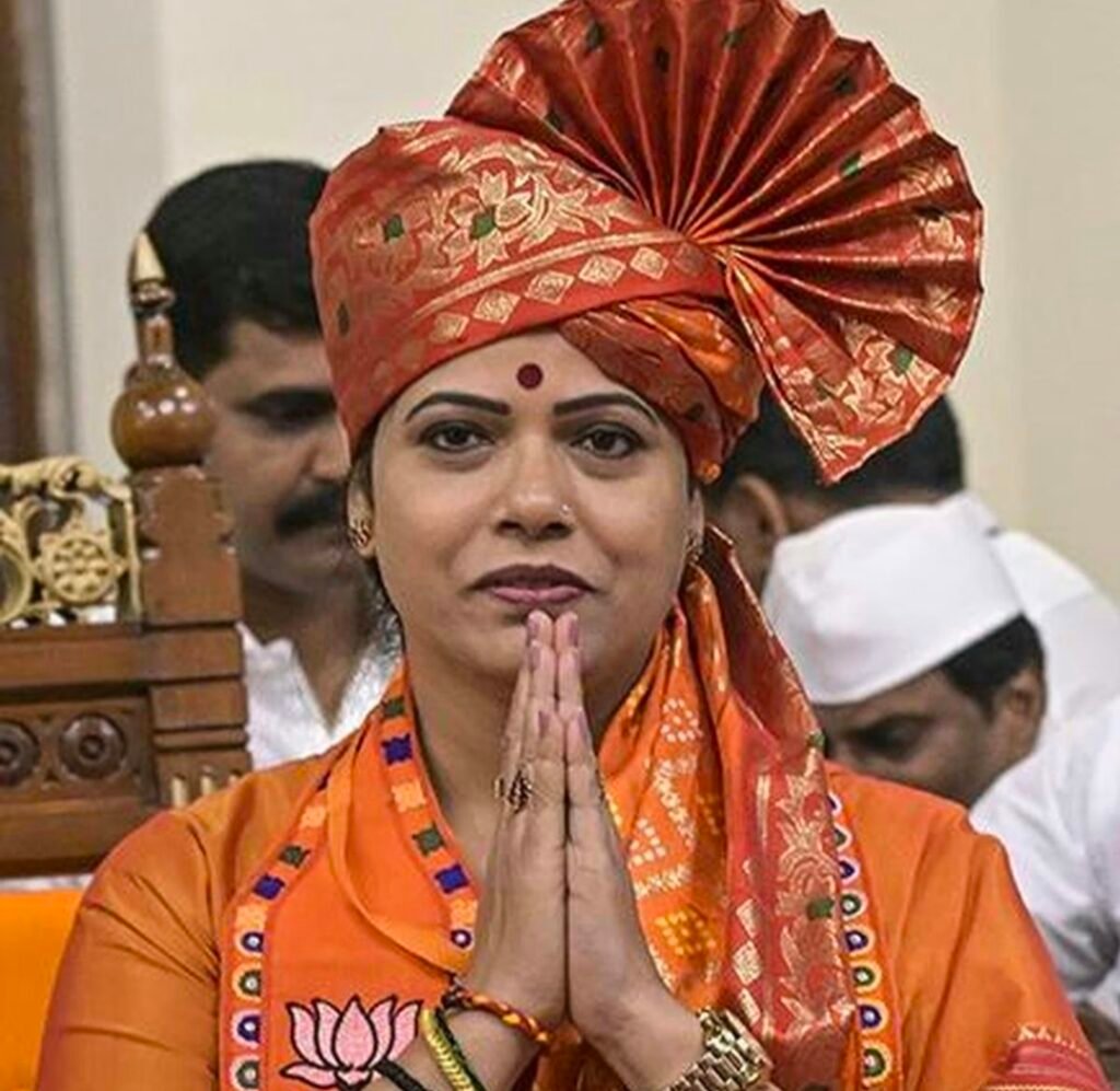 मुंबई में 14 फीट से ऊंची झोपड़ियों पर BMC की कार्रवाई को लेकर विवाद, मेयर रितु तावड़े बोलीं- ‘मामले की जानकारी नहीं’