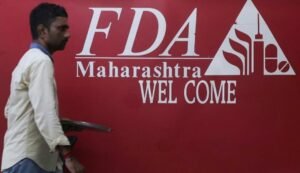 मुंबई में FDA की बड़ी कार्रवाई: 564 लीटर दूध नष्ट, 7 प्रतिष्ठानों के लाइसेंस निलंबित