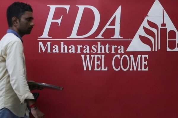 मुंबई में FDA की बड़ी कार्रवाई: 564 लीटर दूध नष्ट, 7 प्रतिष्ठानों के लाइसेंस निलंबित